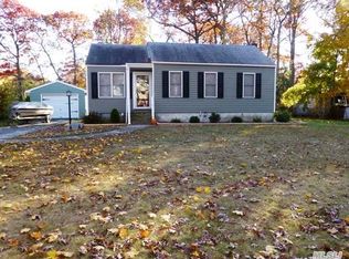 312 Rose Ln, Smithtown, NY 11787