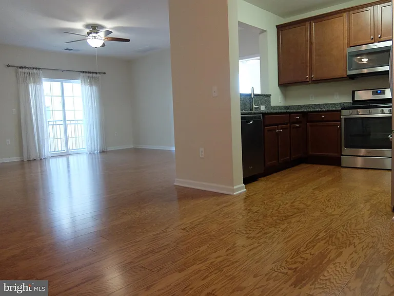 1132 Halifax Pl — Photo 5
