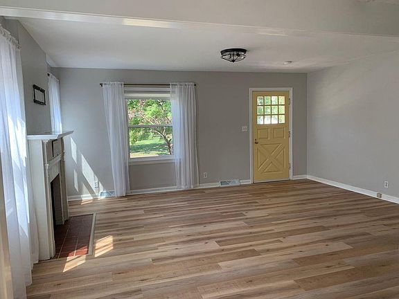 3rd image of 7006 Mayfield Ave