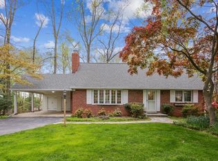 18908 Woodway Dr, Rockville, MD 20855