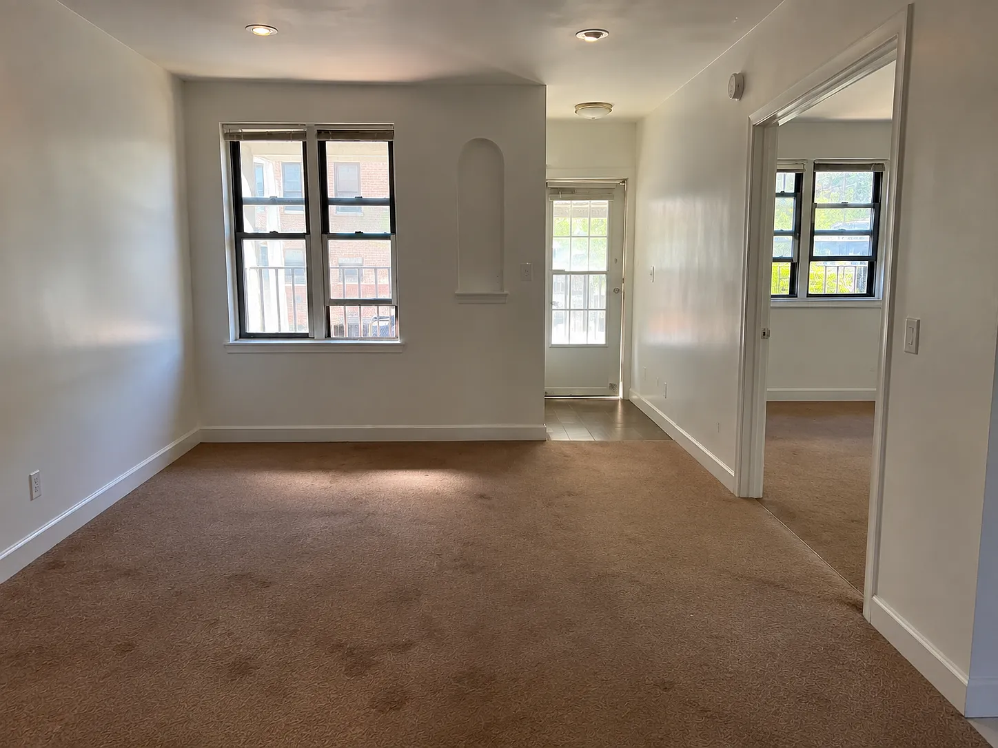 3 bed, 900 sqft, $3,753 — Photo 3