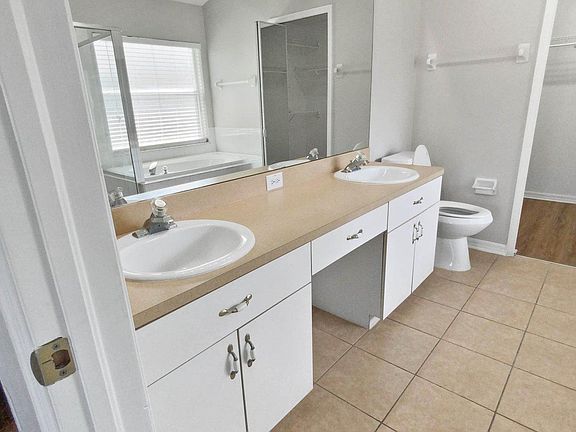 5th image of 4239 Mackinnon Dr