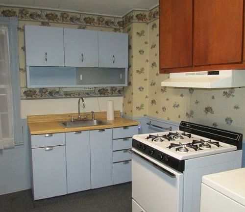 3rd image of 608-610 Warren St
