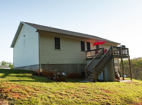 4th image of 174 Cornfield Ln