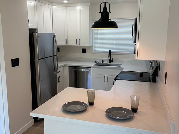 5th image of 100 Oak Rim Way APT 18