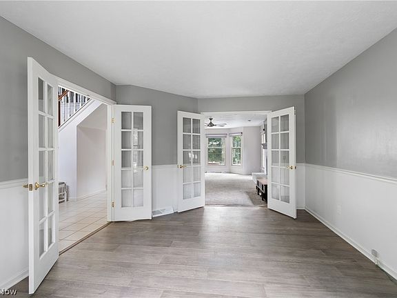 5th image of 1044 Park Ledge Dr