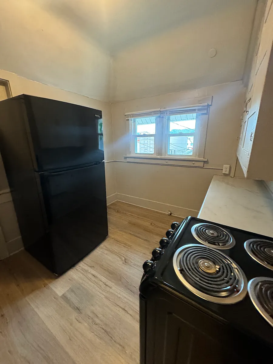 Building Photo - 165 Huff St #4