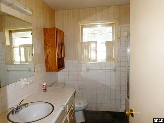 2nd image of 409 Connell Ave