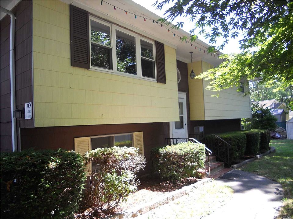 1st image of 7 Westbury Dr