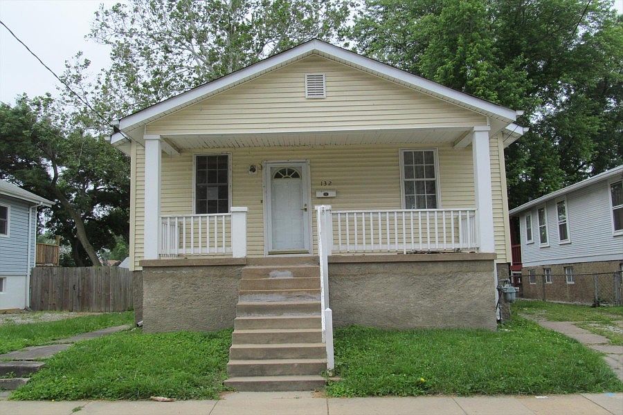 1st image of 132 W Arlee Ave