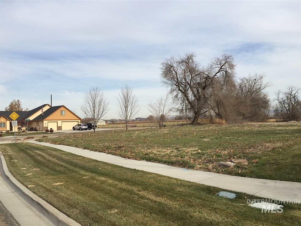 2nd image of 196 Greenlinks Ave