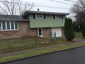 2nd image of 1120 E Congress St