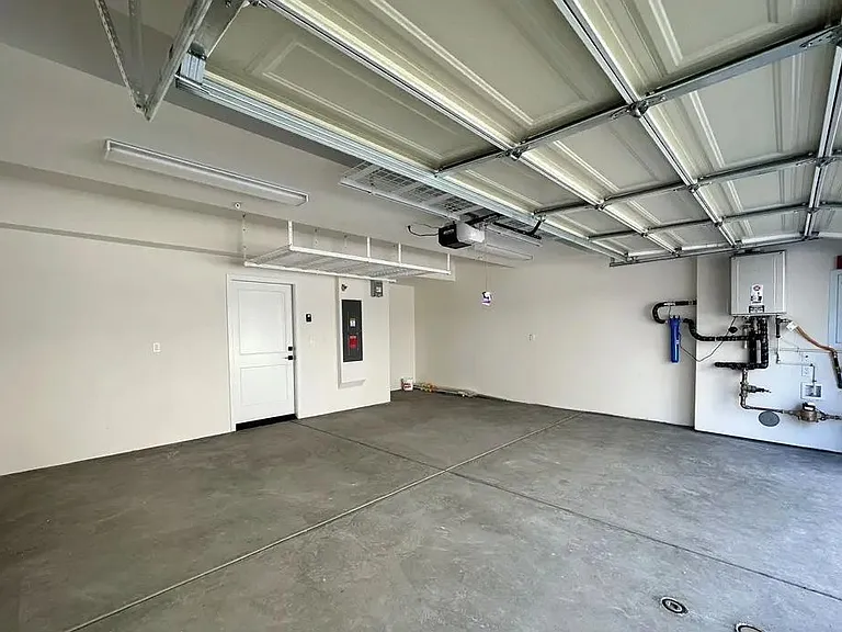 2317 W Broadway #32 — Photo 11