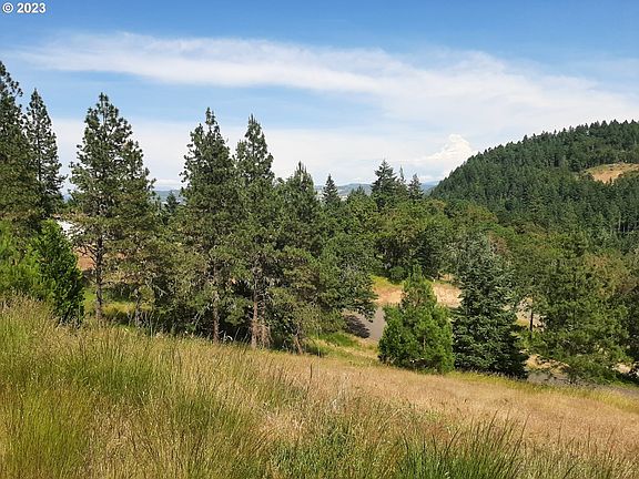 2nd image of 550 Panorama Ln