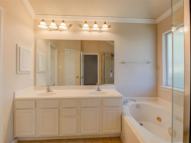 11 Ebony Oaks Pl — Photo 17