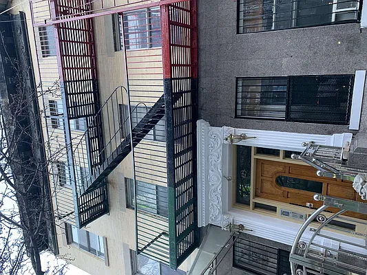 Rented by Tapiro Realty | media 8