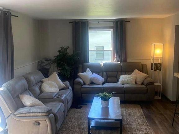 3rd image of 2087 Packerland Dr #2087