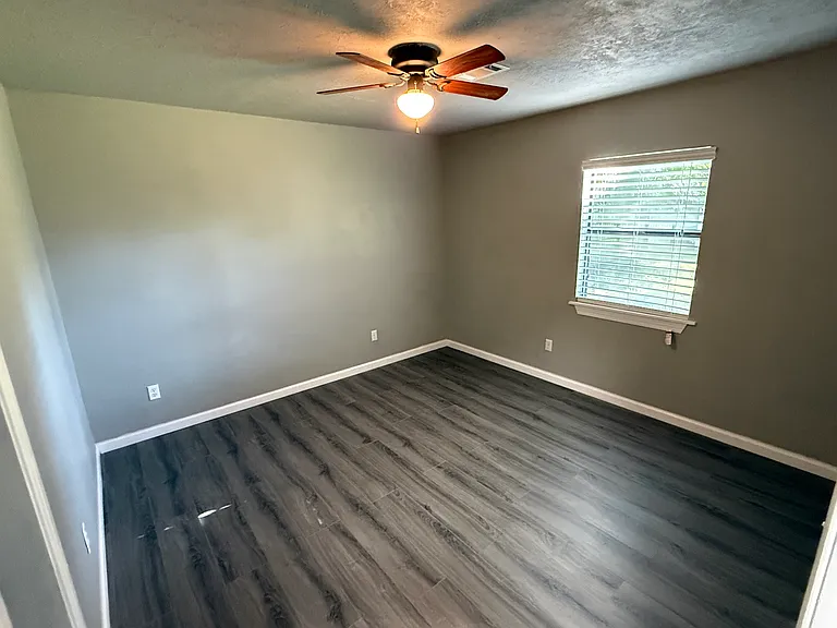 1008 S Lowry St — Photo 12