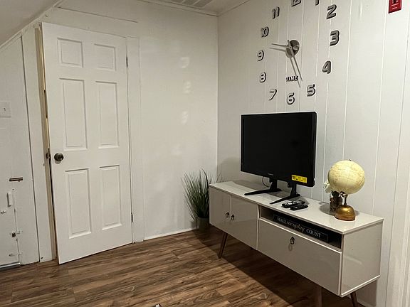 Open Living room/TV