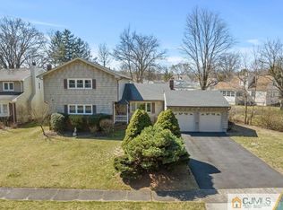 8 Elmwood Rd, Springfield, NJ 07081
