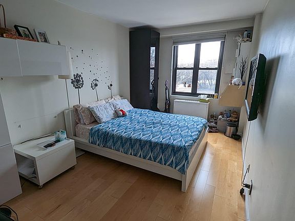 3rd image of 225 Saint Pauls Ave #3DD