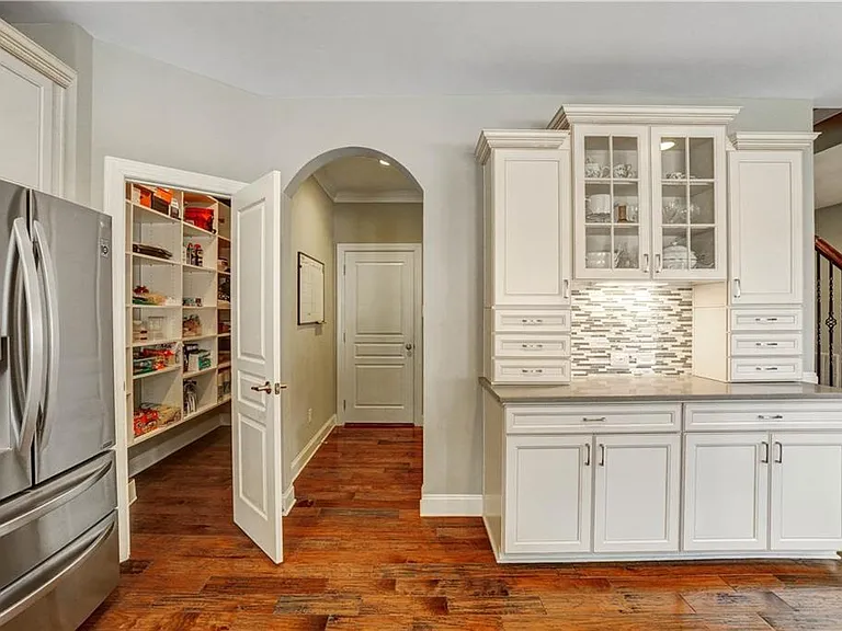 633 Leland Pkwy — Photo 19