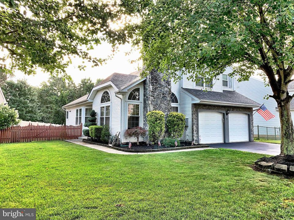 1st image of 7 Steeplechase Blvd