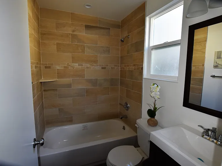 1019 Caldwell Ave — Photo 6