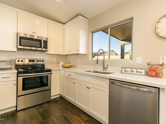 5th image of 2618 E Campo Bello Dr