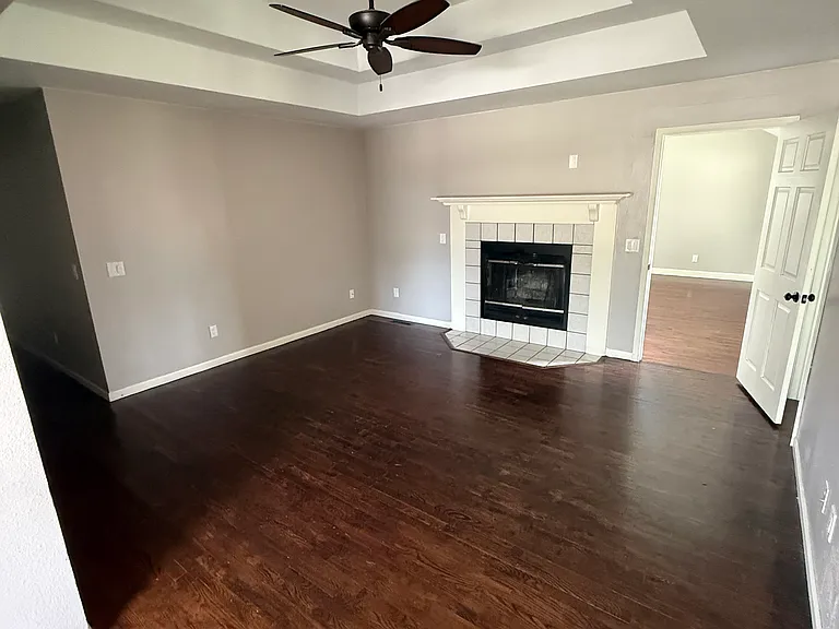 209 Arrowhead Rd — Photo 2