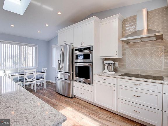 4th image of 10919 Oakwood Dr