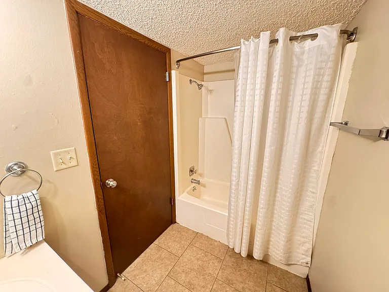 1802 Knox St #3 — Photo 11