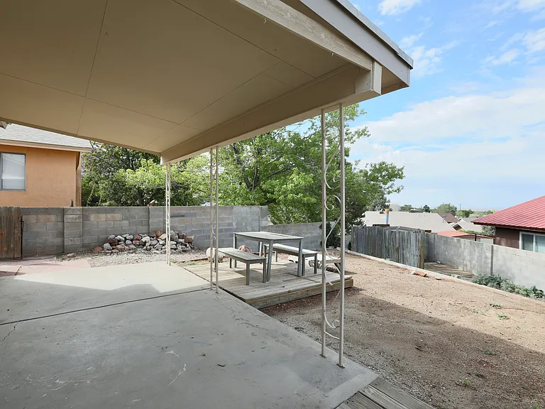 821 Oro Real NE — Photo 30