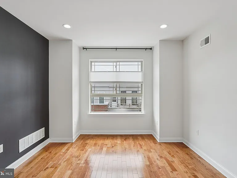2241 Sears St — Photo 17