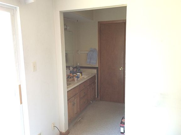 4th image of 8566 Scarsdale Dr E