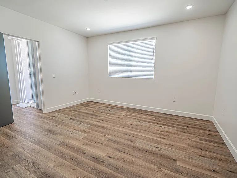 14550 Burbank Blvd #102 — Photo 11