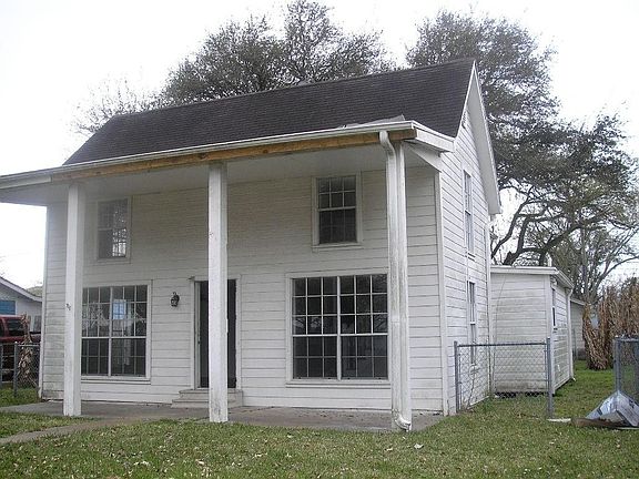 2nd image of 809 8th Ave N