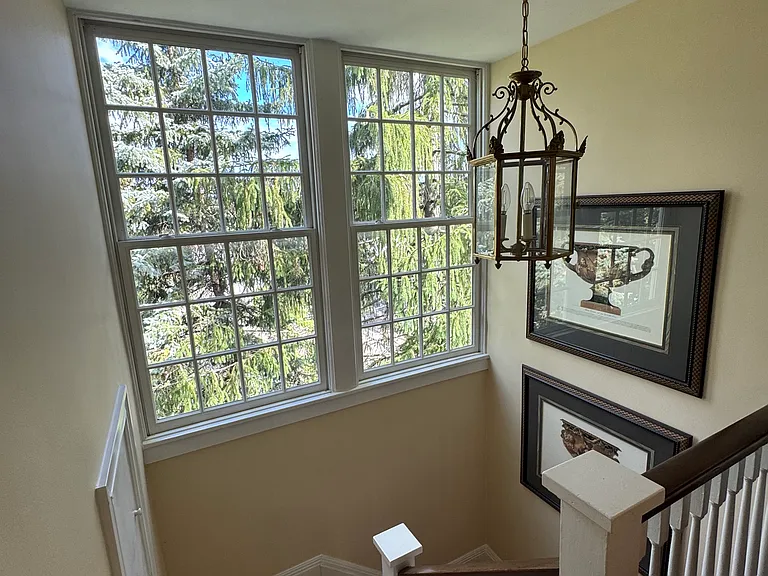 506 Roslyn Pl — Photo 10