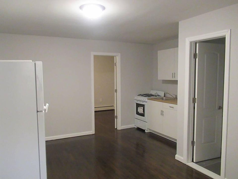 1st image of 64 Oakville St