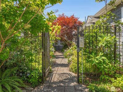 421 10th Avenue E #F, Seattle, WA, 98102