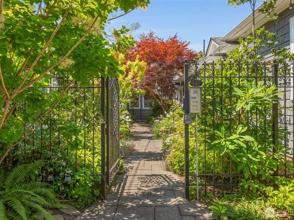 421 10th Avenue E #F, Seattle, WA 98102