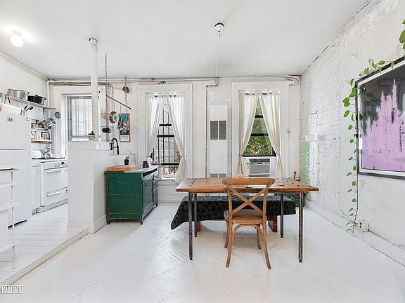 3rd image of 419 Wythe Ave APT 4