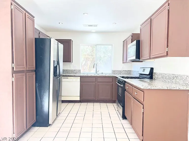 8284 W Rochelle Ave — Photo 10