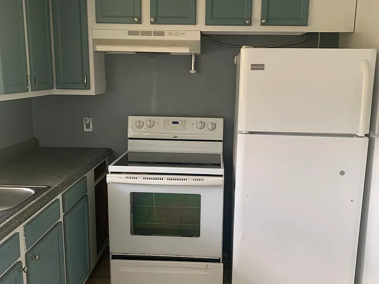 656 Williamsburg Dr #4 — Photo 7