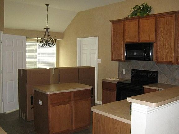 3rd image of 6714 Amesbury Ln