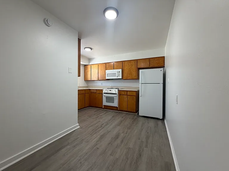 901 E Claremont St #4 — Photo 4