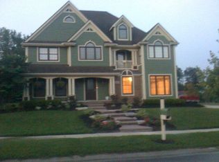 832 Glen Meadows Dr, South Lyon, MI 48178