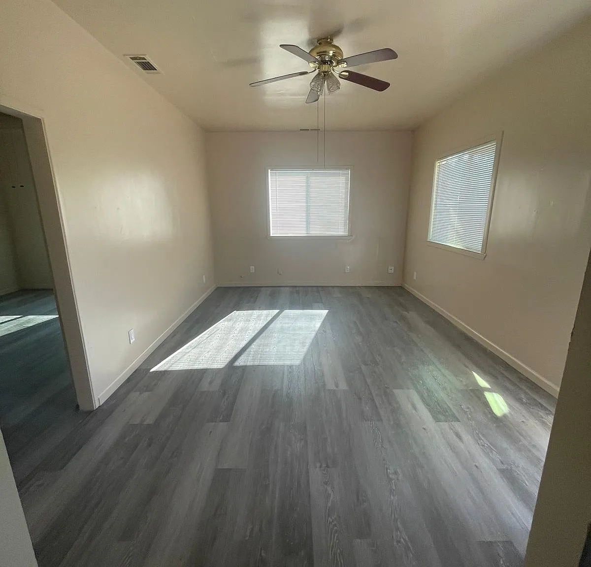 2 bed, 975 sqft, $1,850 — Photo 2