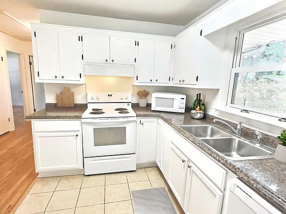 5th image of 4720 Glenn St