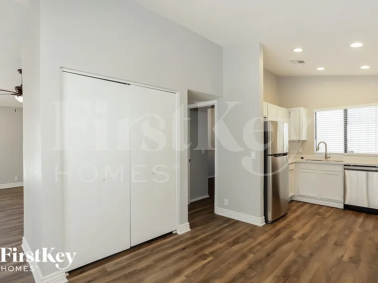 3717 W Tierra Buena Ln — Photo 6